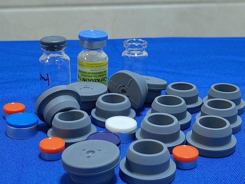 13mm 20m 28mm 32mm γυάλινα φιαλίδια λυοφιλισμού ιατρικό γκρι βουτυλικό καουτσούκ πώμα για γυάλινο φιαλίδιο γυάλινο μπουκάλι έγχυσης