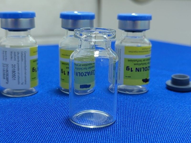 5 ml 10 ml Στεροειδή γυάλινα φιαλίδια Σφίξιμο λαιμού σωληνώδη Διαυγές κίτρινο Φαρμακευτικό αντιβιοτικό φιαλίδιο ένεσης γυάλινο φιαλίδιο
