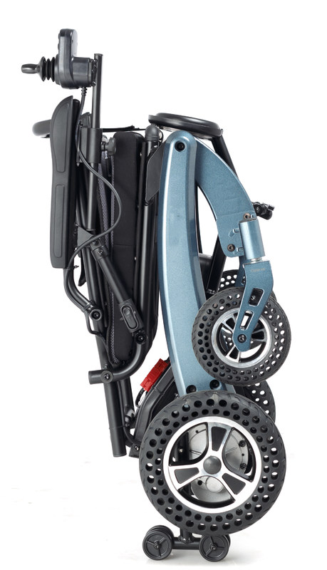 Ελαφριά ηλεκτρική αναπηρική καρέκλα από ανθρακούχες ίνες 120kg χωρητικότητα φορτίου αναπηρική καρέκλα με αντιαπλωτικά τροχούς